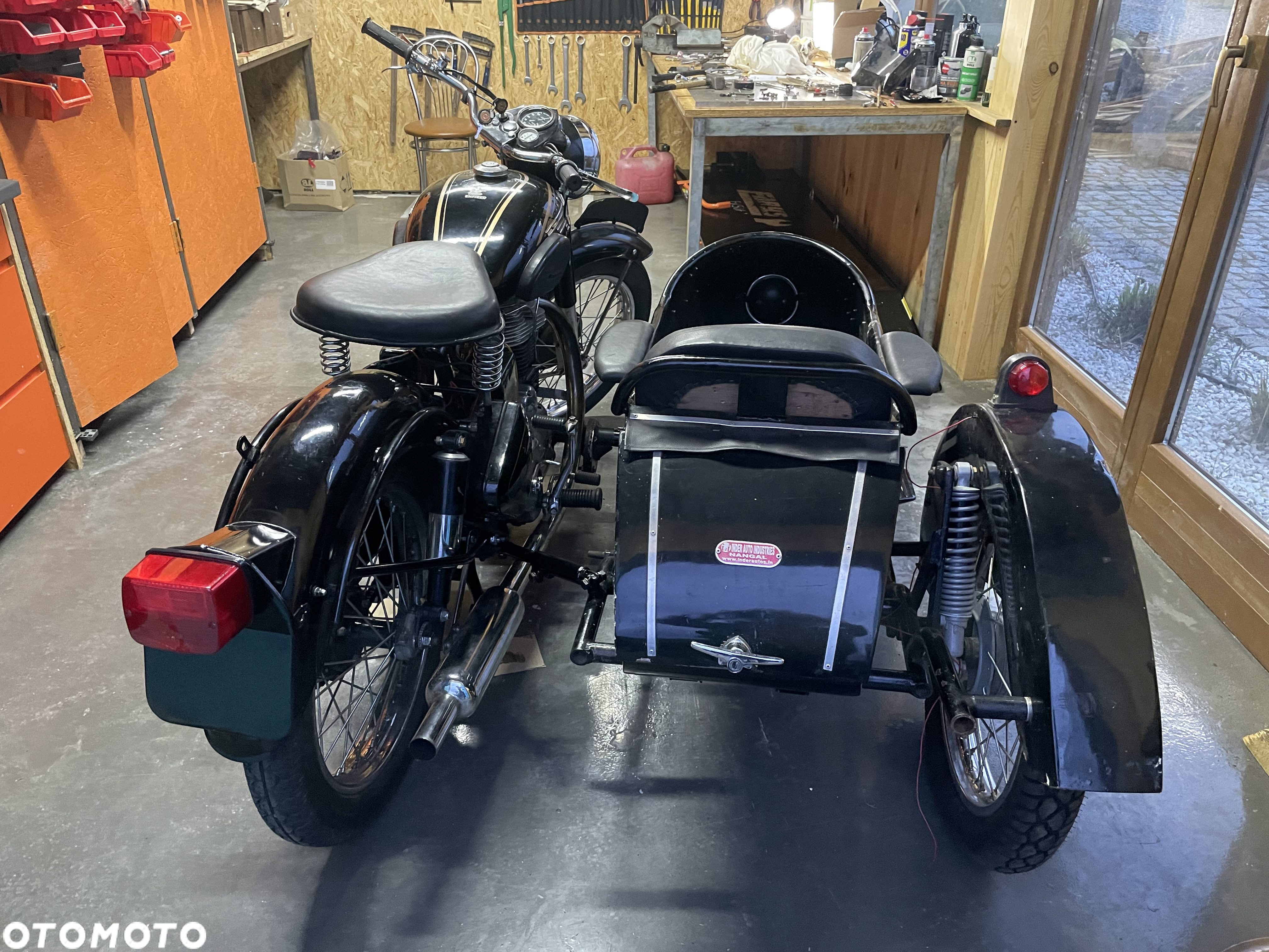 Royal Enfield Classic - 4