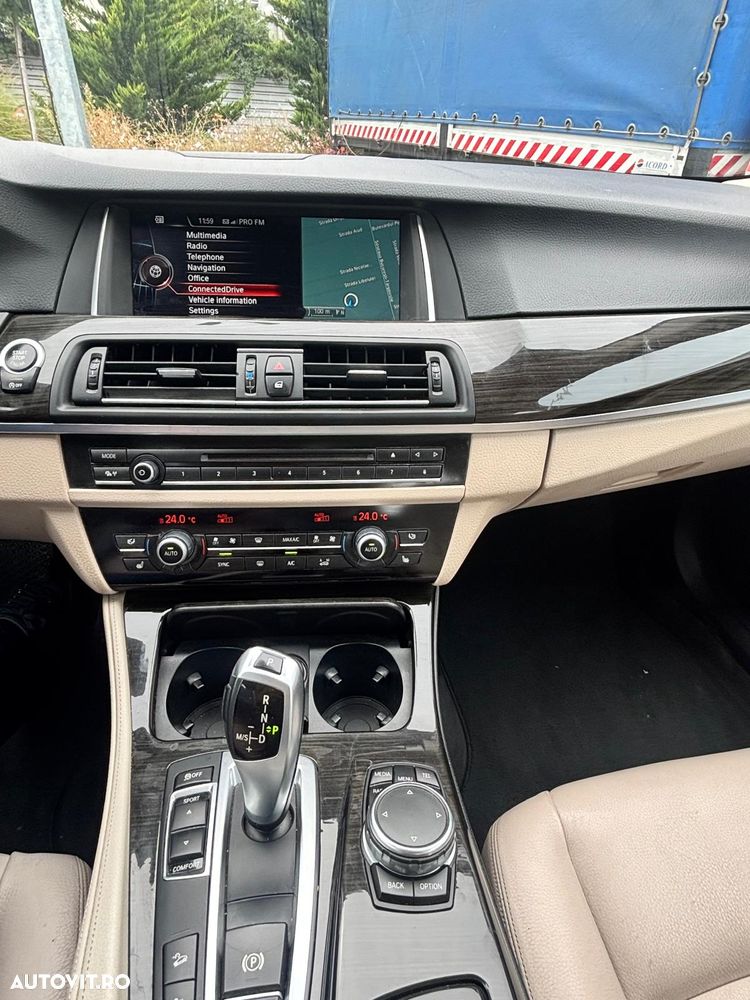 BMW Seria 5 530d xDrive AT - 25
