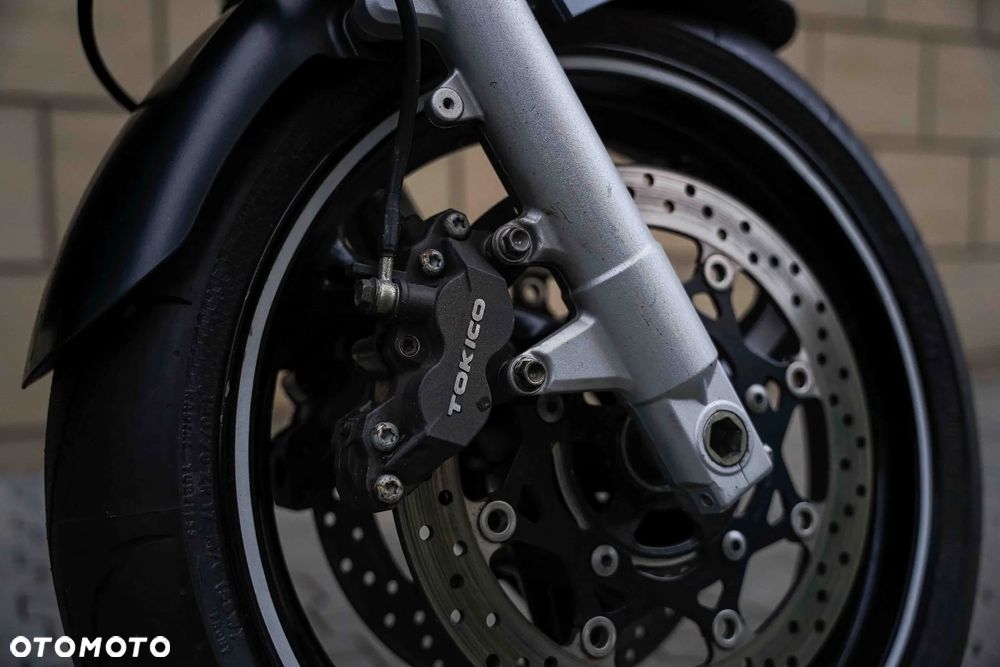 Suzuki GSR - 16