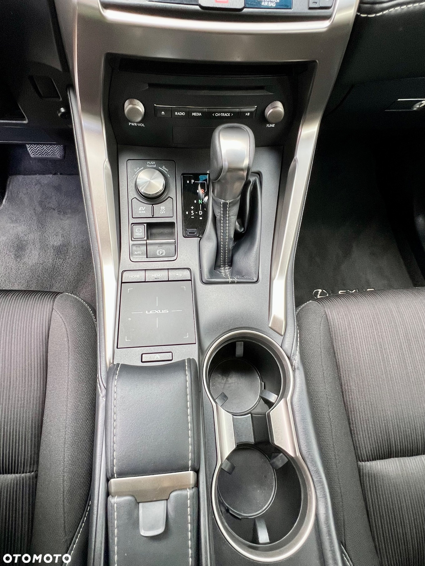 Lexus NX 300h Elegance + Business AWD - 14