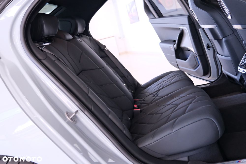 BMW Seria 7 - 33