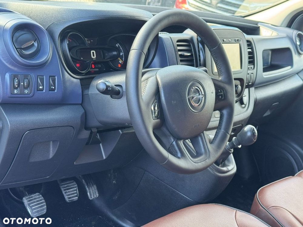Opel Vivaro - 8
