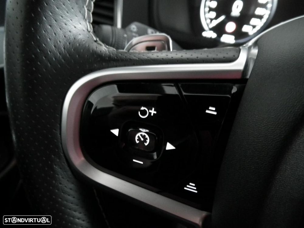 Volvo XC 90 2.0 D4 R-Design - 28