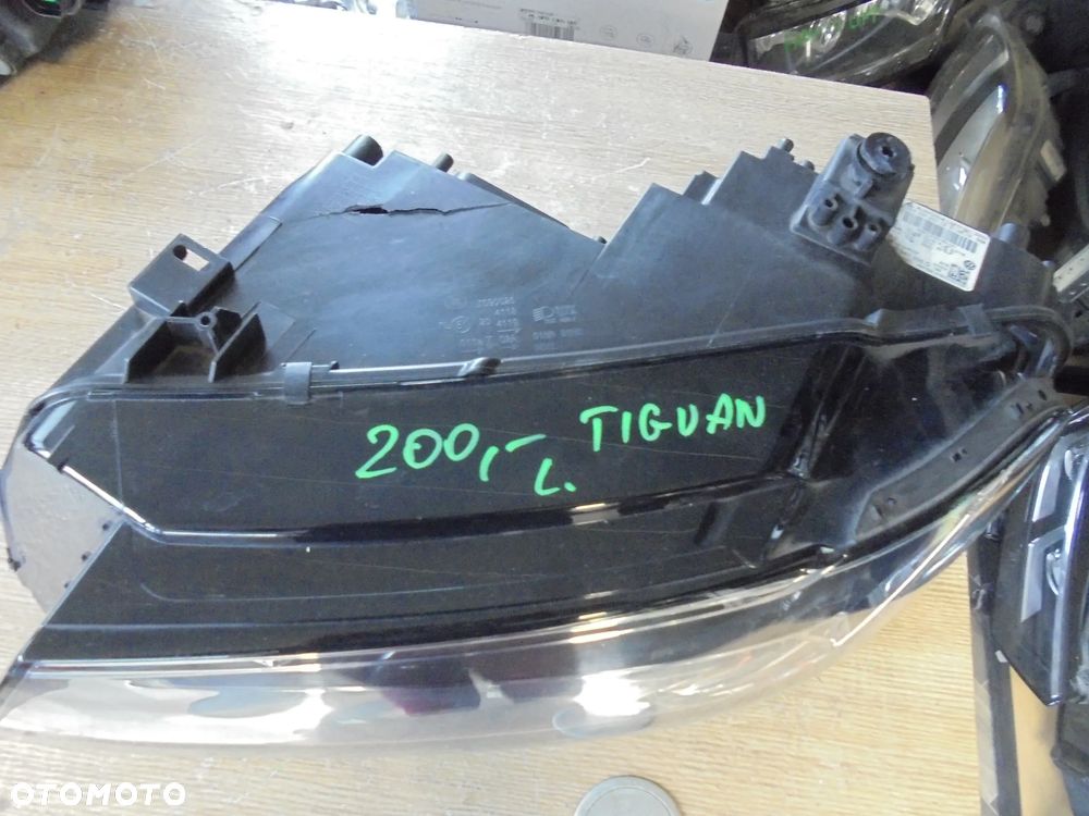 VOLKSWAGEN TIGUAN LAMPA LEWA PRZÓD EUROPA - 2