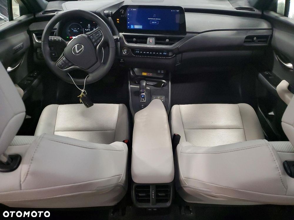 Lexus UX - 8