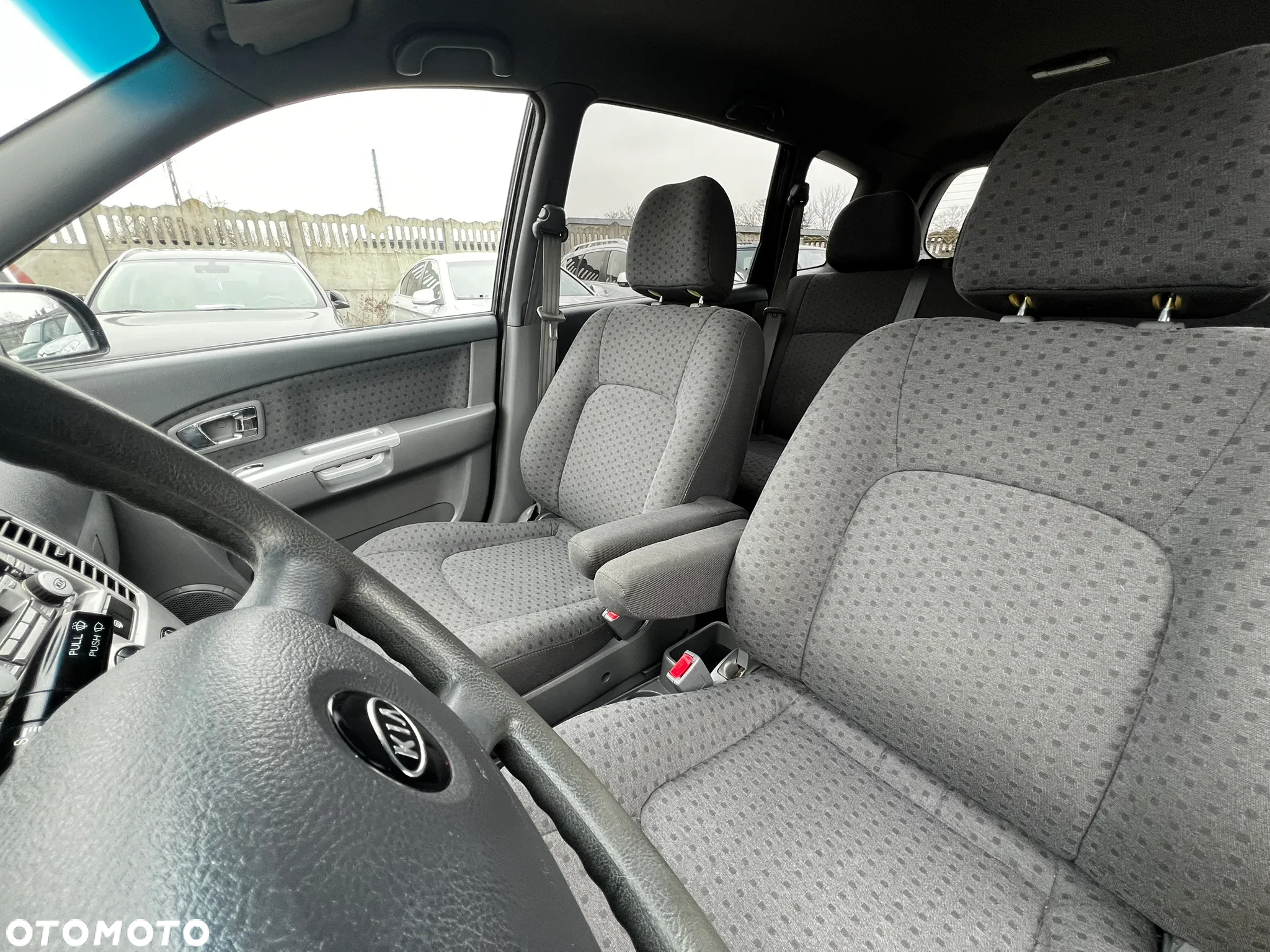 Kia Carens 2.0 EX - 15