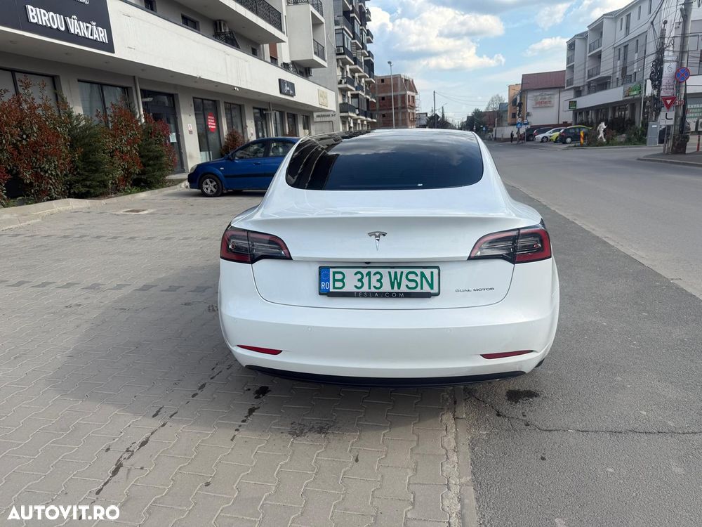Tesla Model 3 - 4