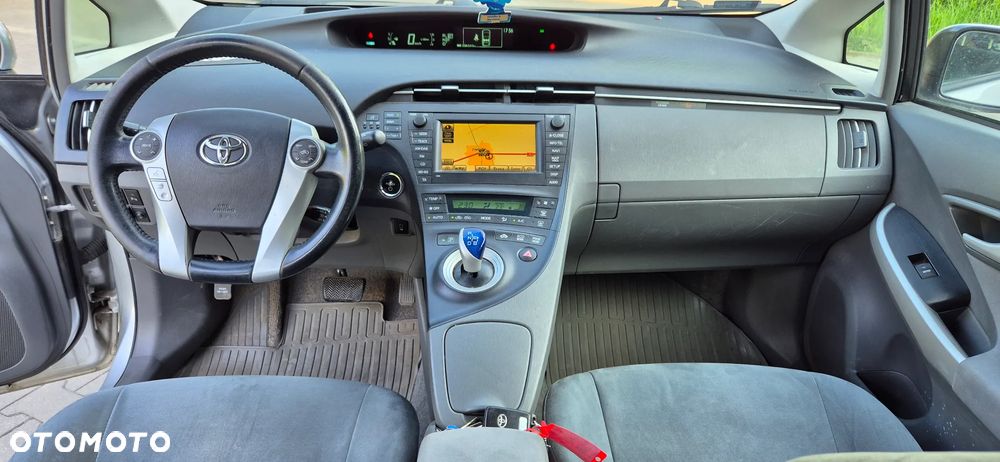 Toyota Prius (Hybrid) Life - 6