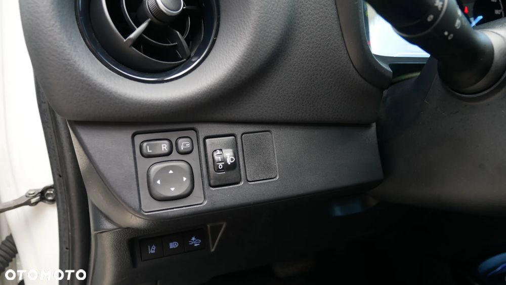 Toyota Yaris Hybrid 100 Selection Platinum - 18