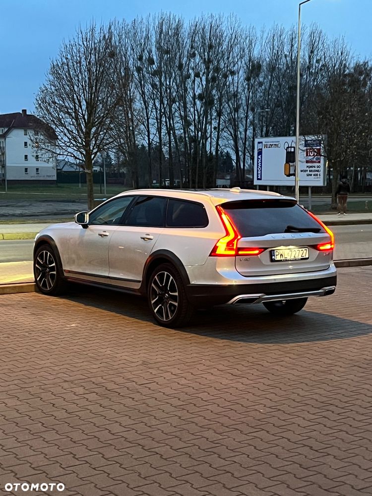 Volvo V90 D5 SCR AWD R-Design - 9