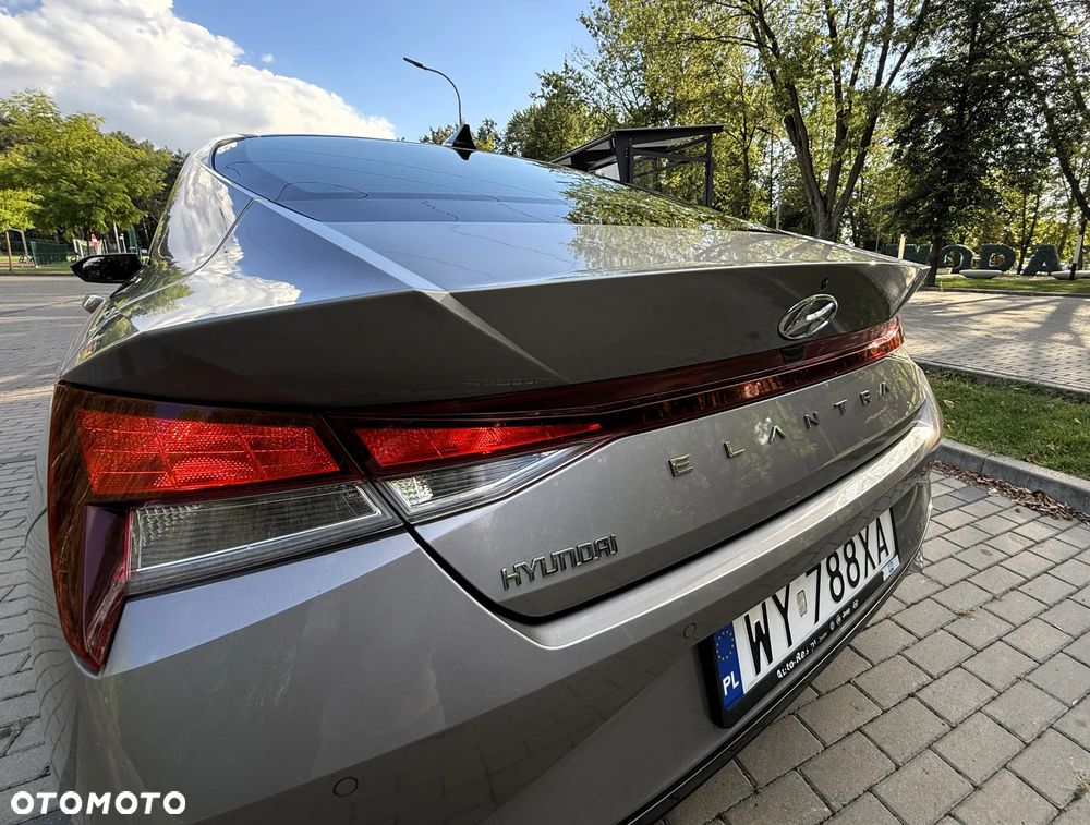Hyundai Elantra 1.6 Smart CVT - 12