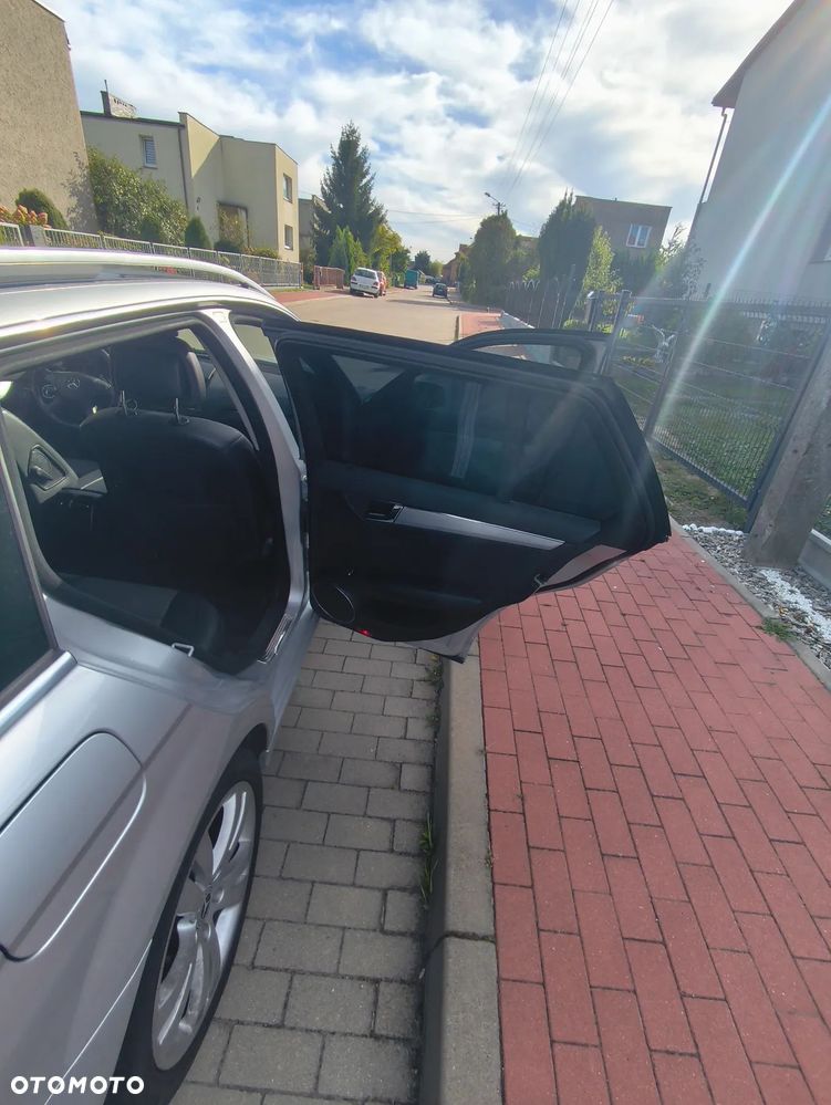 Mercedes-Benz Klasa C 200 CGI Automatik BlueEFFICIENCY Avantgarde - 12