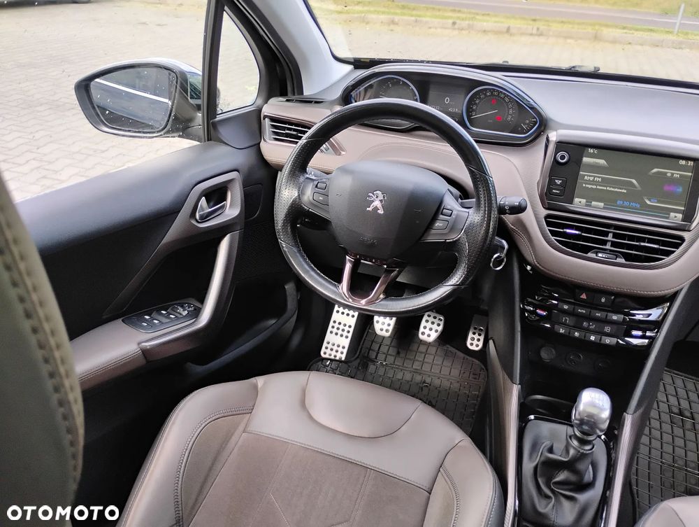 Peugeot 2008 1.6 e-HDi Allure S&S - 17