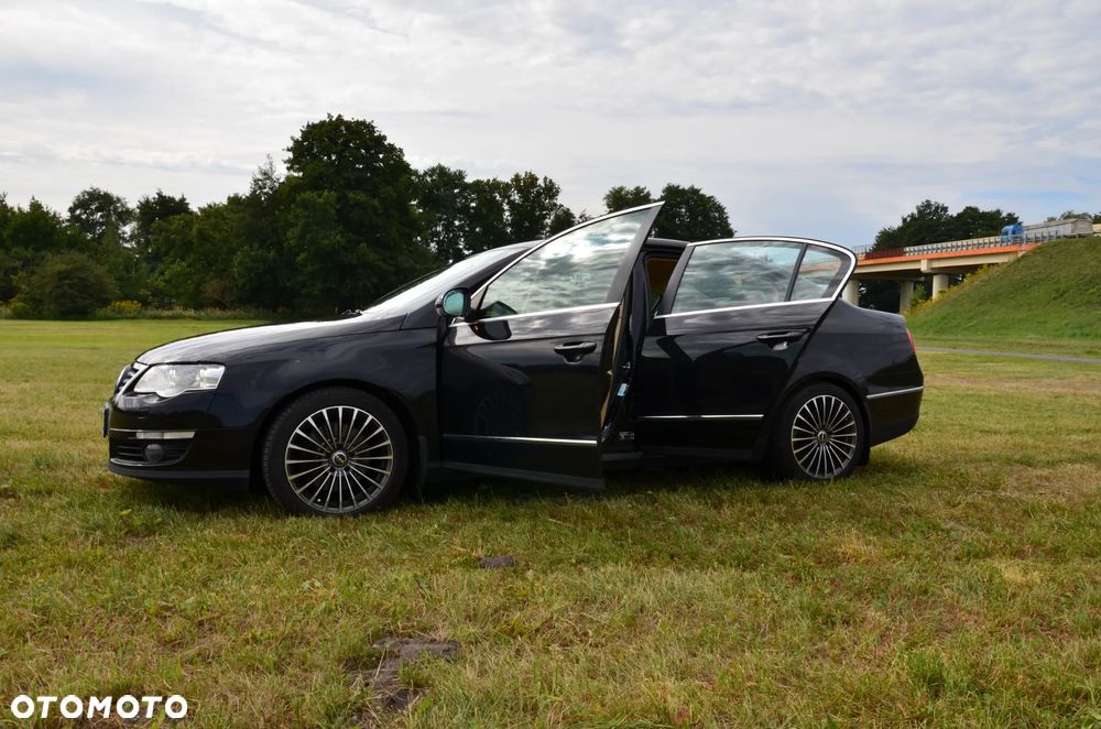 Volkswagen Passat 2.0 TDI DPF Highline - 23