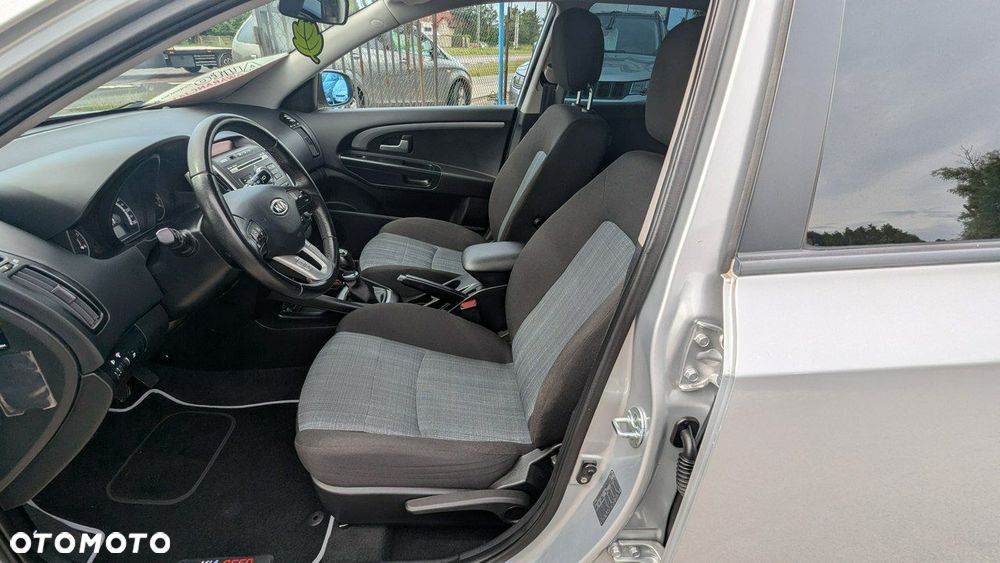 Kia Ceed - 13