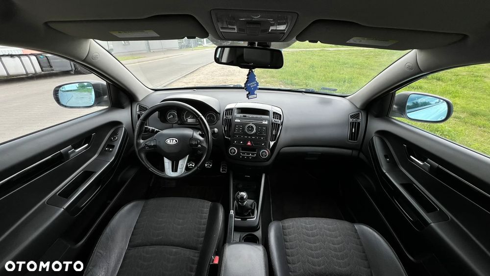 Kia Ceed - 10