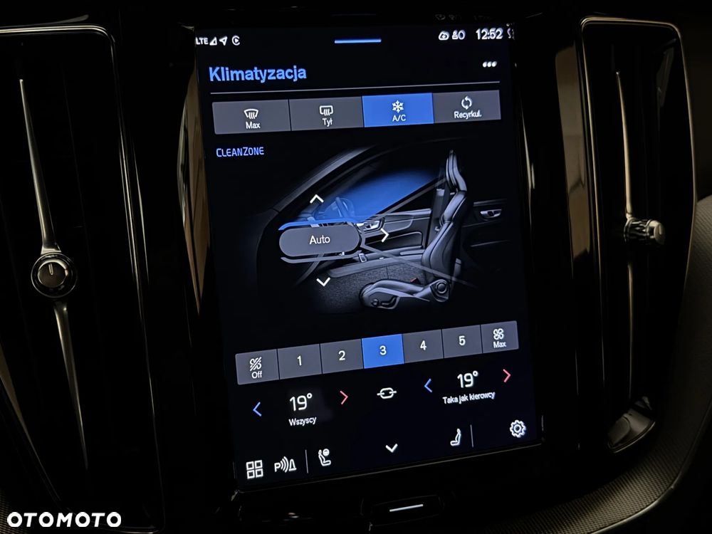 Volvo XC 60 B4 D AWD Plus Dark - 21