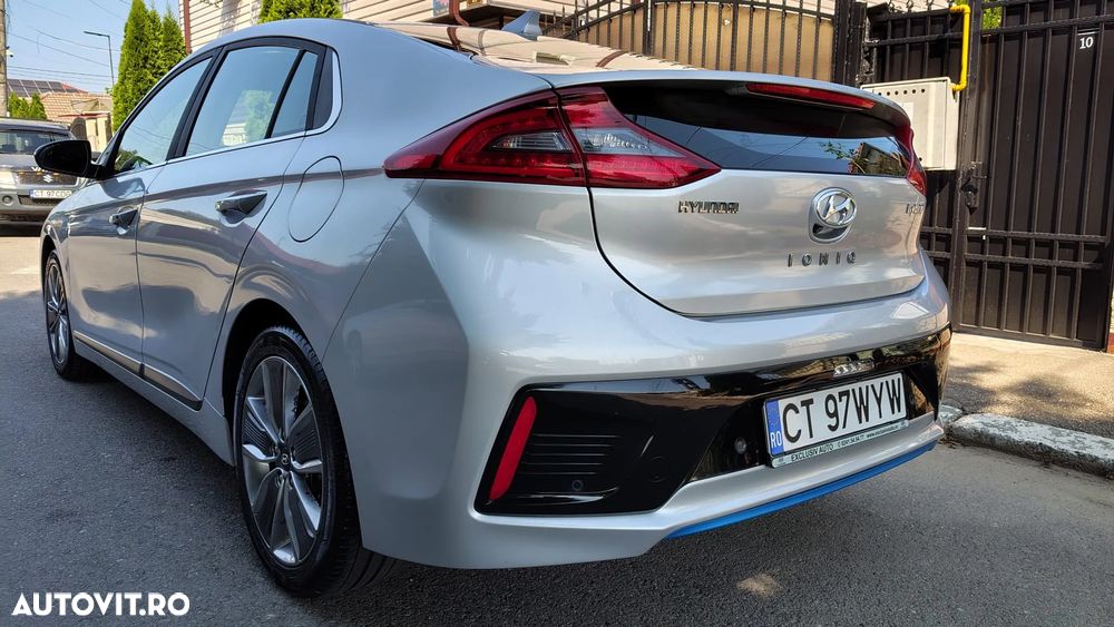 Hyundai IONIQ - 3