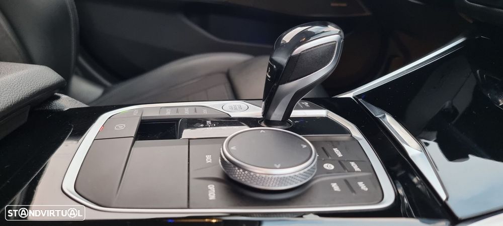 BMW 318 d Touring Line Sport Auto - 23