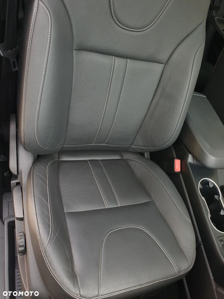 Ford Kuga 2.0 TDCi 4x4 Titanium - 35
