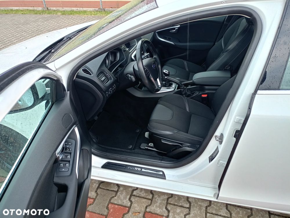 Volvo V40 D2 Drive-E Momentum - 10