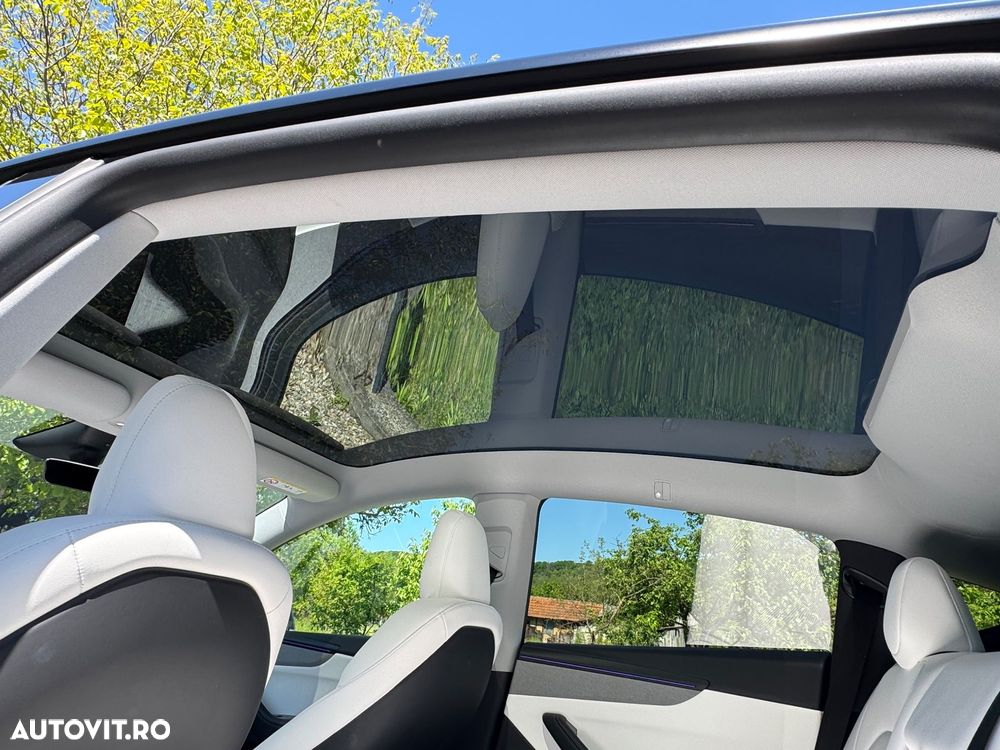 Tesla Model Y - 15
