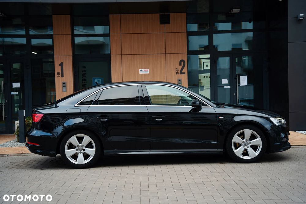 Audi A3 Sportback 2.0 TDI S line Sportpaket - 4