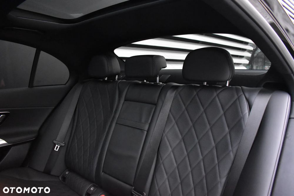 Mercedes-Benz Klasa E - 21