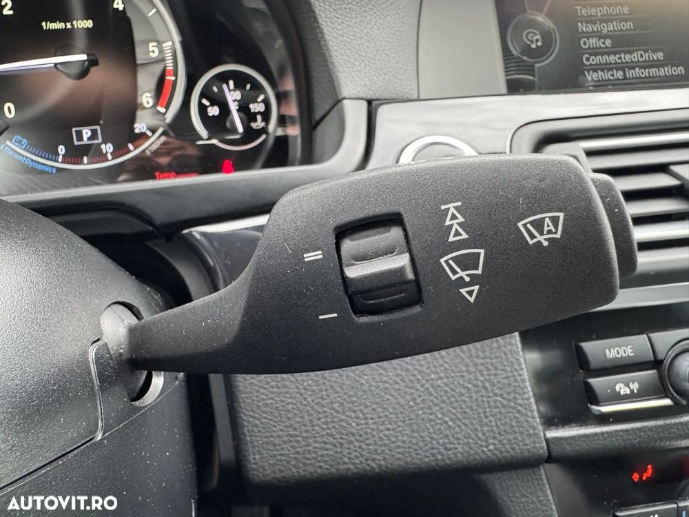 BMW Seria 5 525d xDrive AT - 30