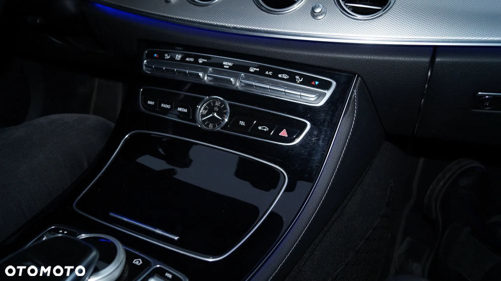 Mercedes-Benz Klasa E 300 d 9G-TRONIC - 25