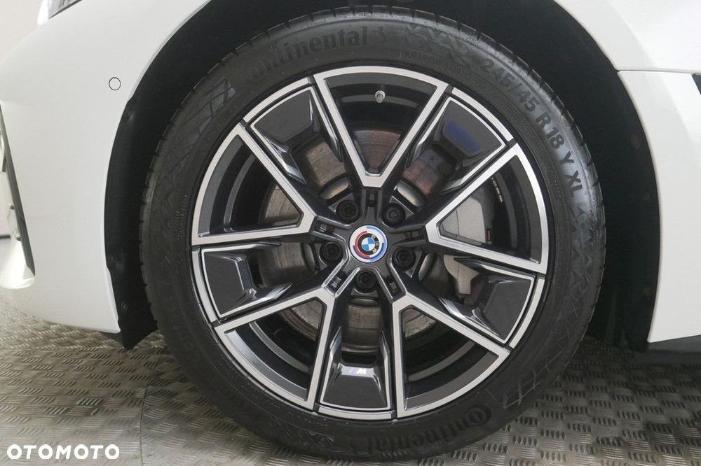 BMW i4 - 14