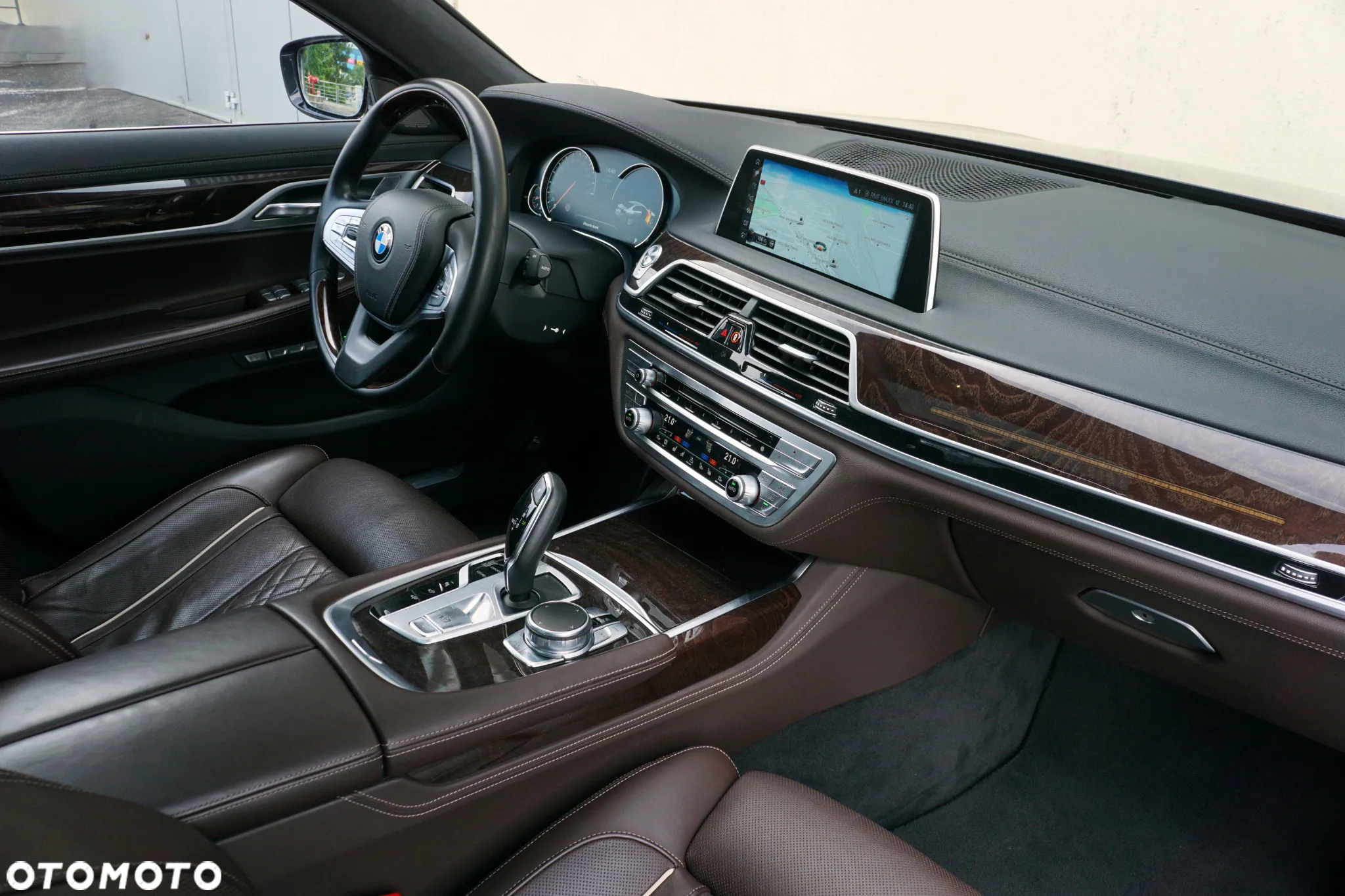 BMW Seria 7 750Li xDrive - 17