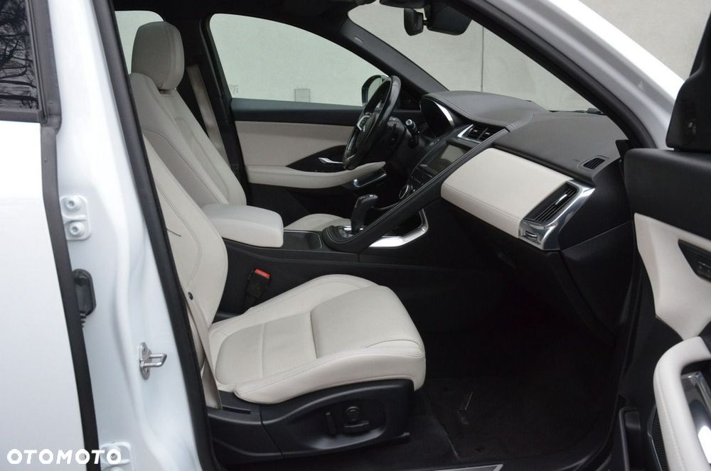 Jaguar E-Pace 2.0 i4P AWD R-Dynamic - 35