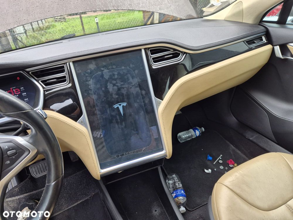Tesla Model S Standard - 12