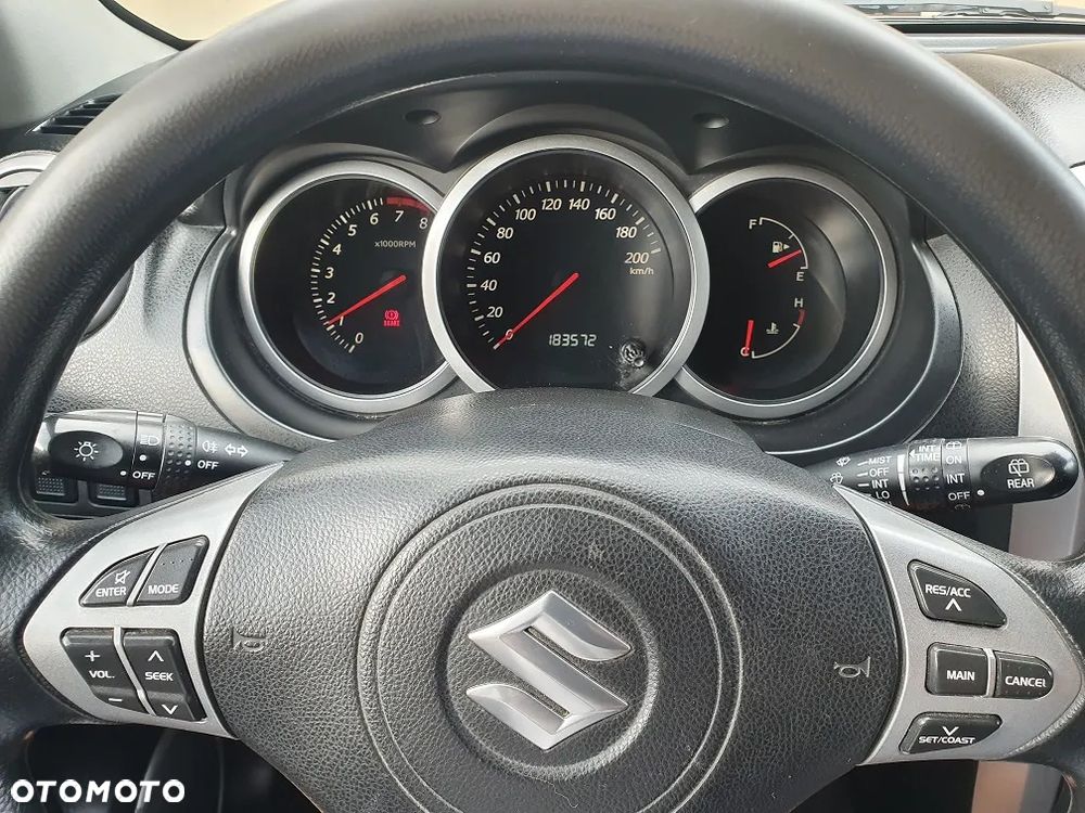 Suzuki Grand Vitara 2.0 Comfort + Family - 17