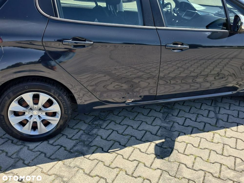 Peugeot 208 - 18