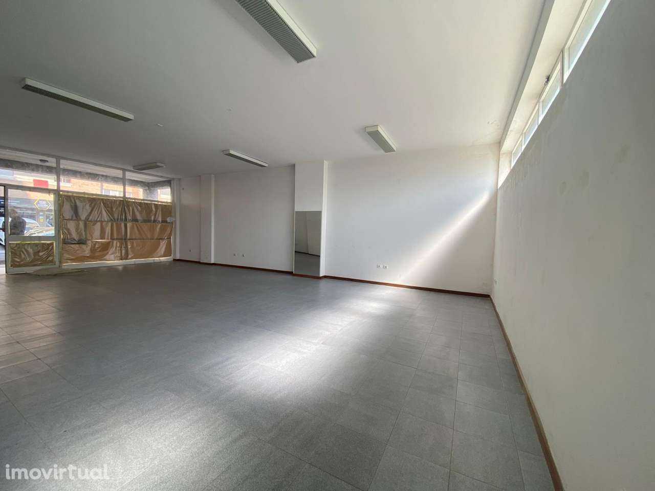Investimento Imperdível - IMÓVEL DE BANCO, Loja Freamunde - Grande imagem: 4/19