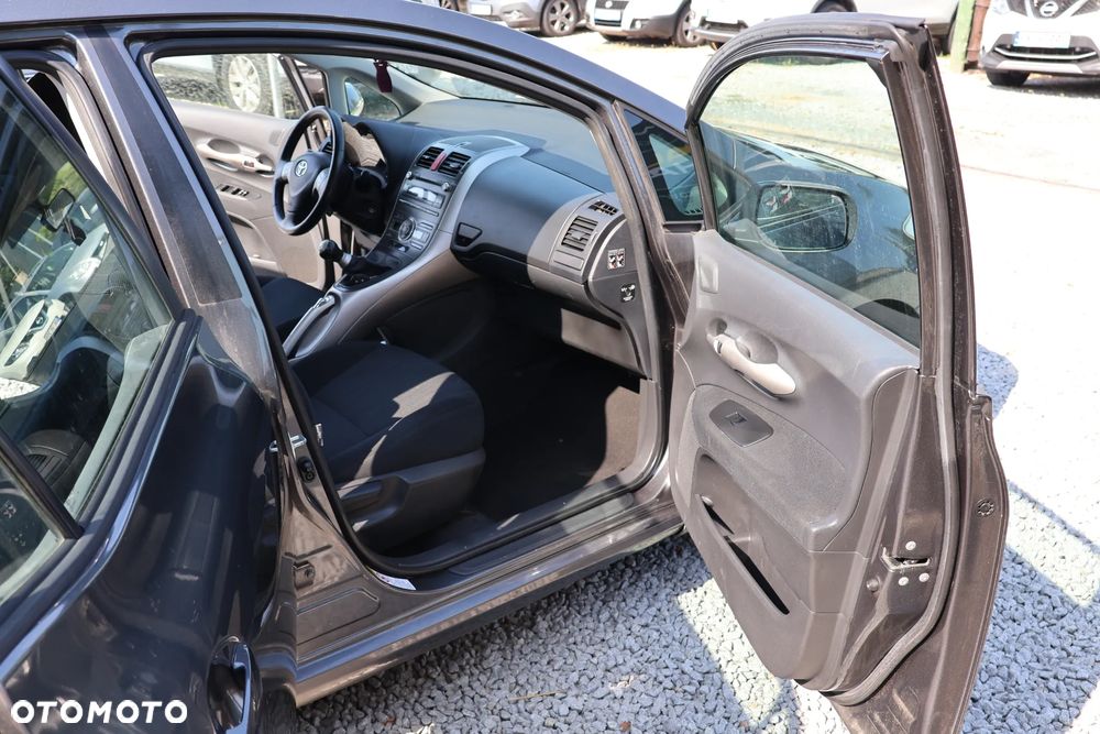 Toyota Auris 1.6 VVT-i Premium - 11