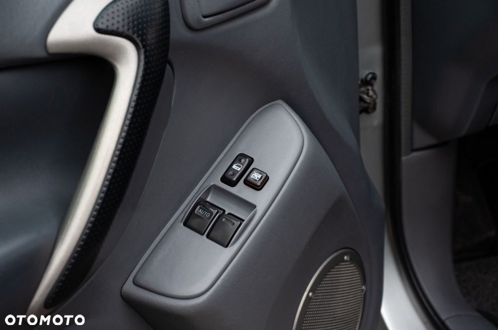 Toyota RAV4 2.0 VVT-i Prestige - 12