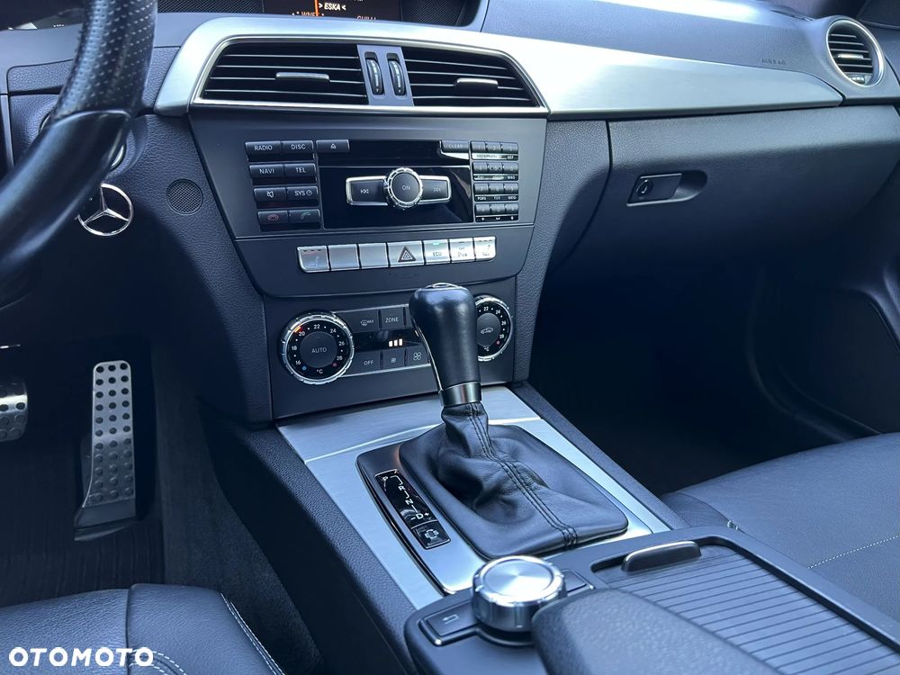 Mercedes-Benz Klasa C 180 Coupe BlueEFFICIENCY 7G-TRONIC - 26
