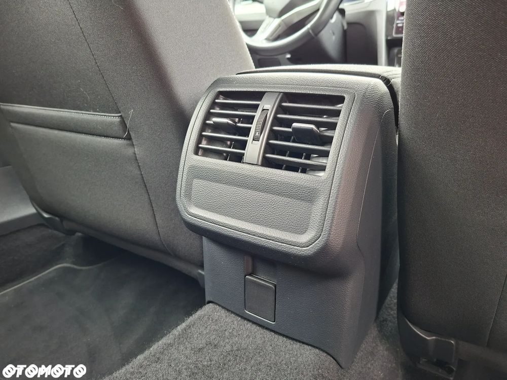 Volkswagen Passat - 16
