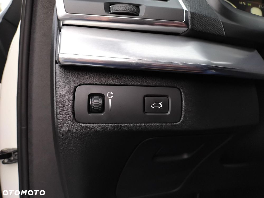 Volvo XC 90 D5 AWD Momentum - 23