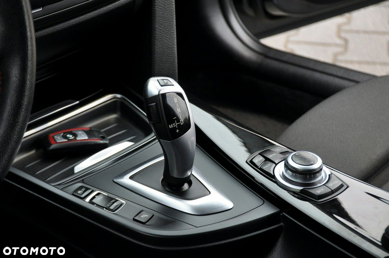 BMW Seria 3 - 34