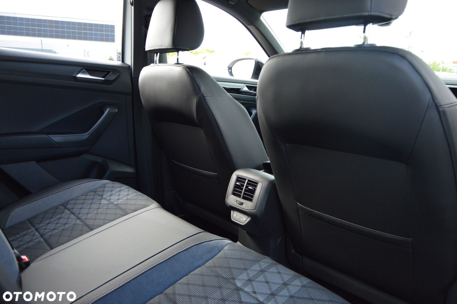 Volkswagen T-Roc - 16