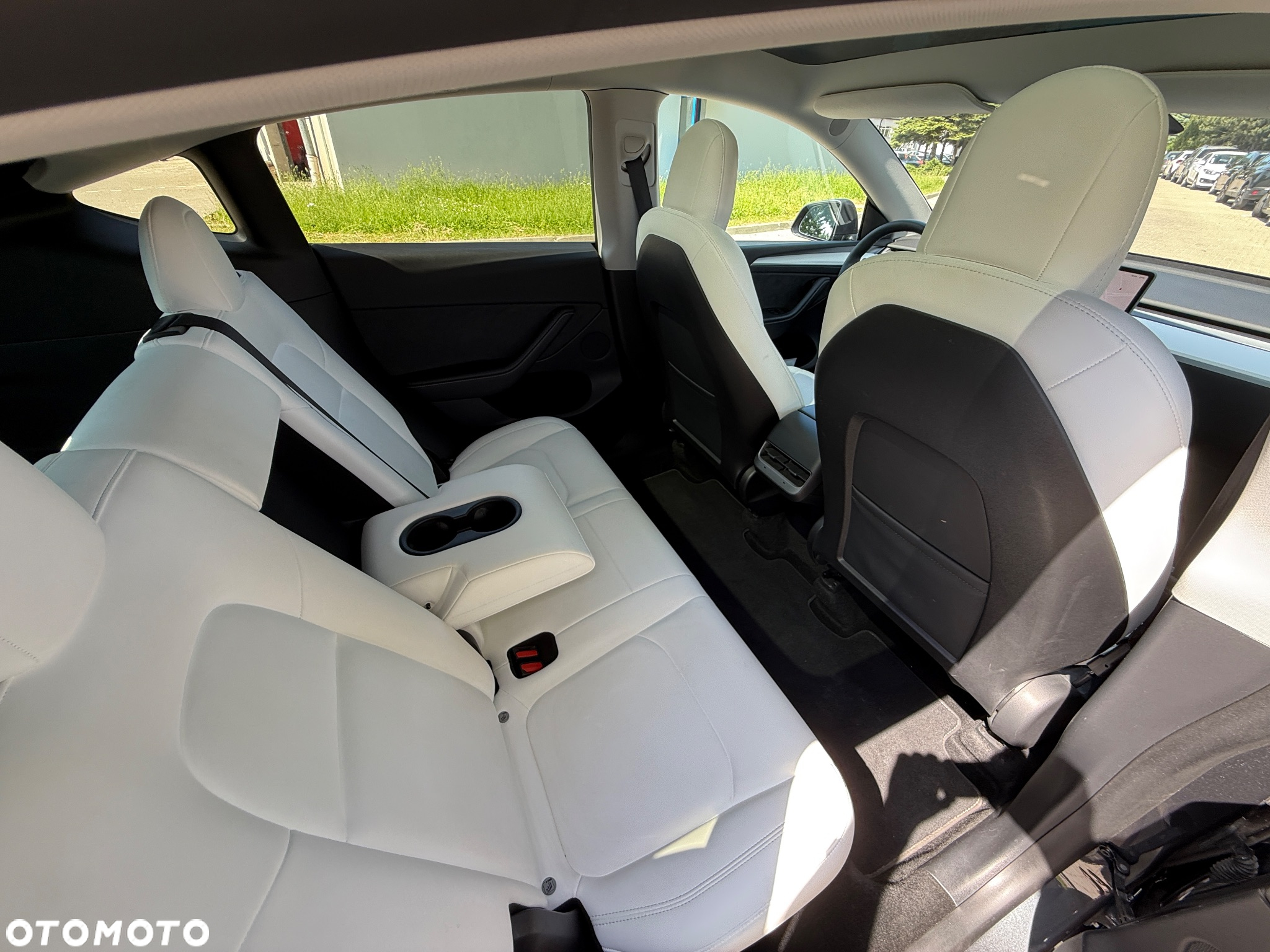 Tesla Y Long Range AWD - 11