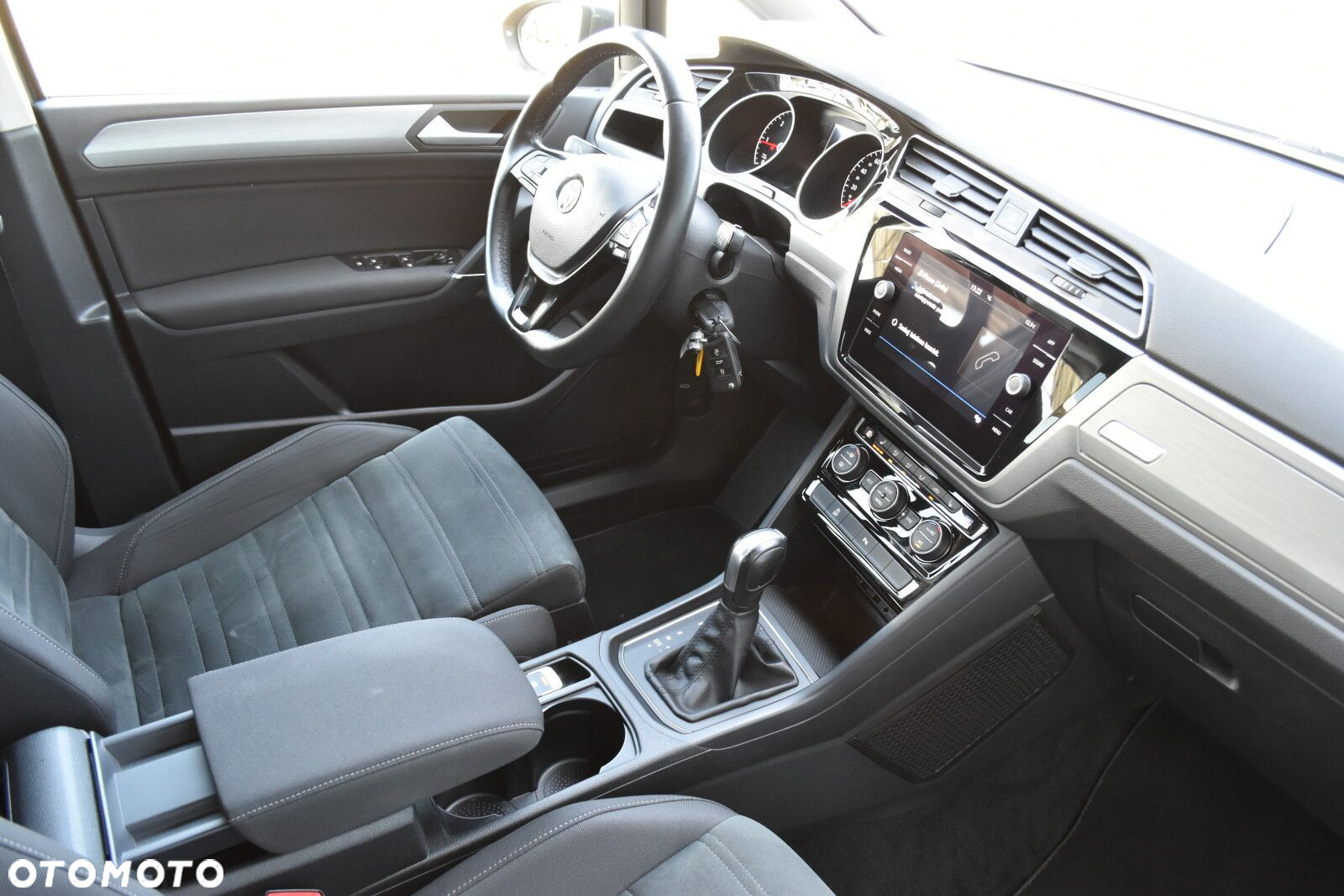 Volkswagen Touran 2.0 TDI BMT Comfortline DSG - 11