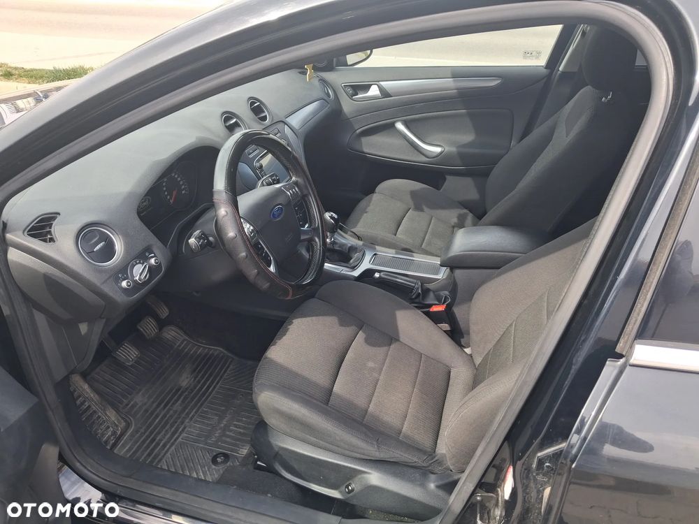 Ford Mondeo - 12
