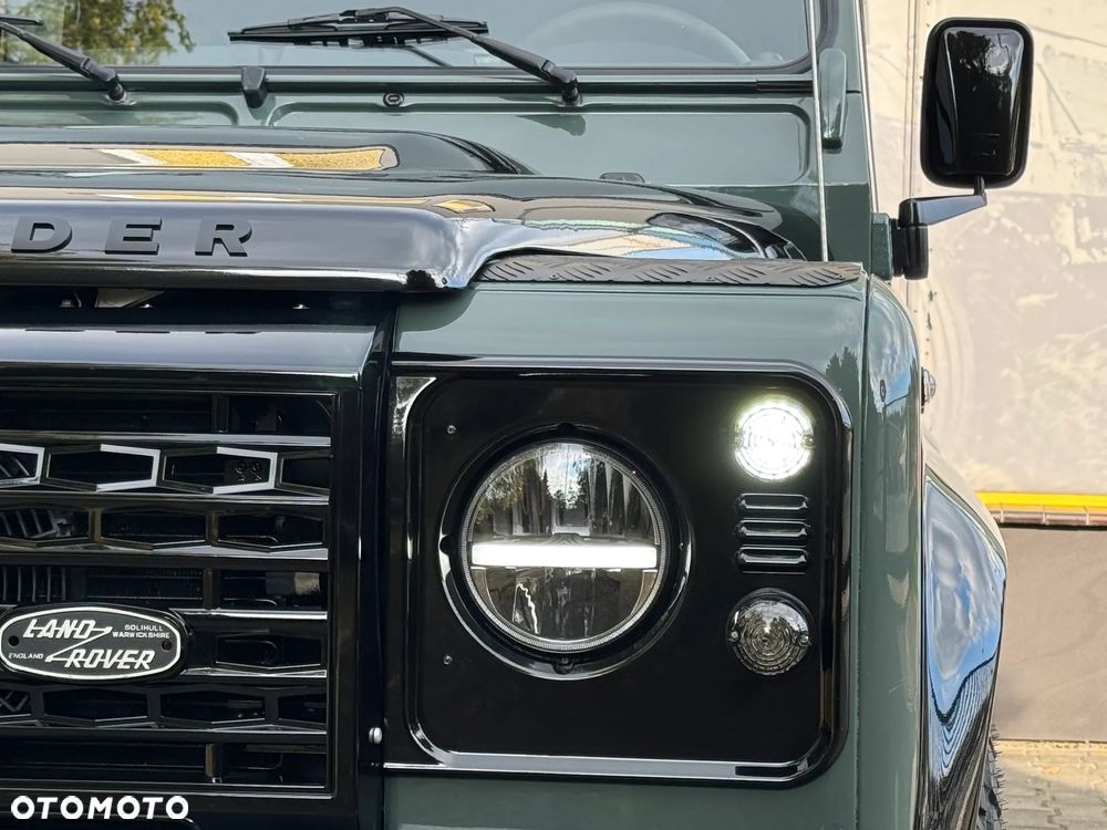 Land Rover Defender 110 2.2 TD4 SE Utility - 11