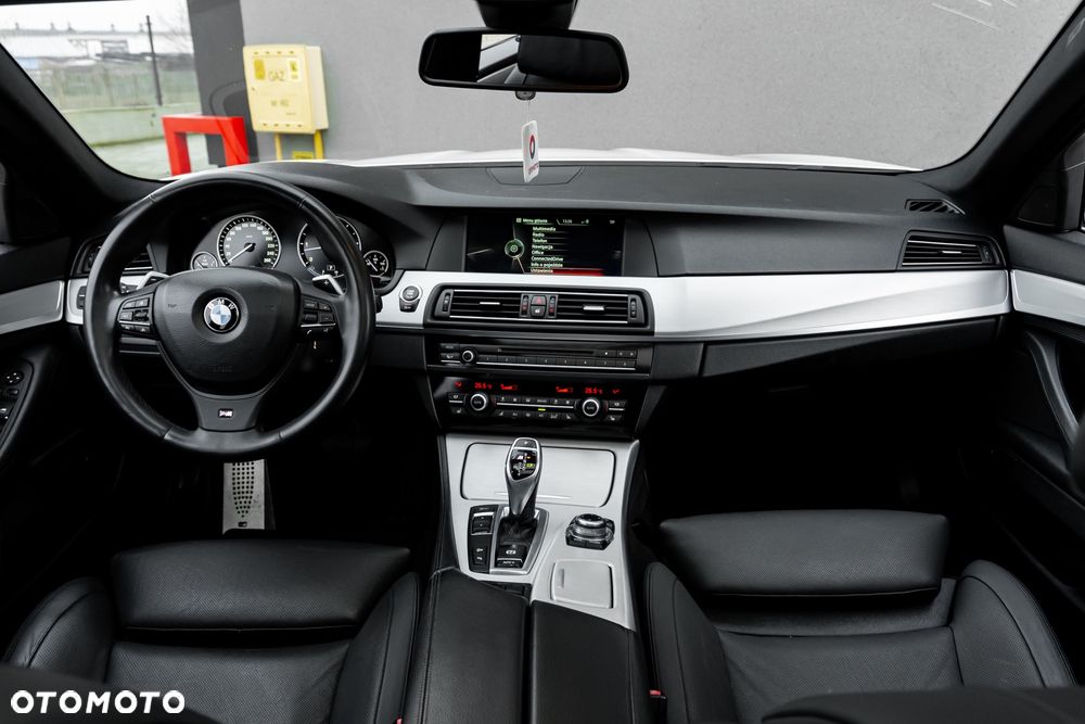BMW Seria 5 M550d xDrive - 29