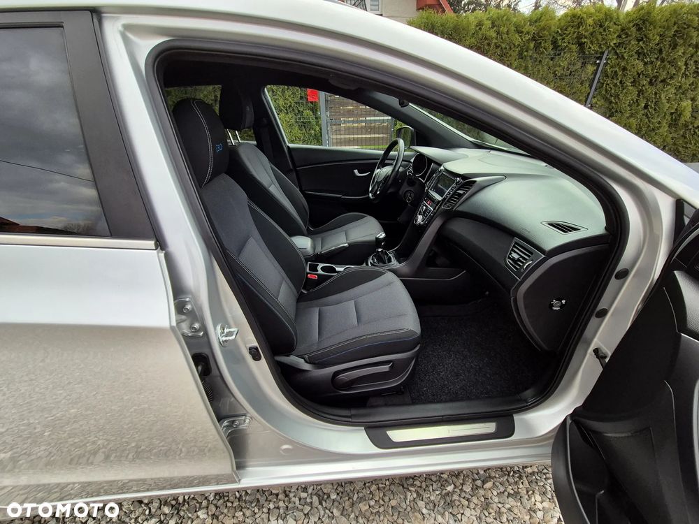 Hyundai i30 blue Kombi 1.6 GDi Passion - 38